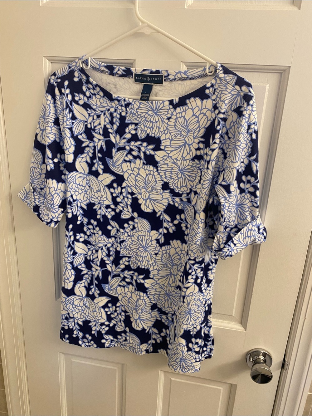 NWOT Karen Scott Navy and White Floral Crewneck Top size large elbow sleeve